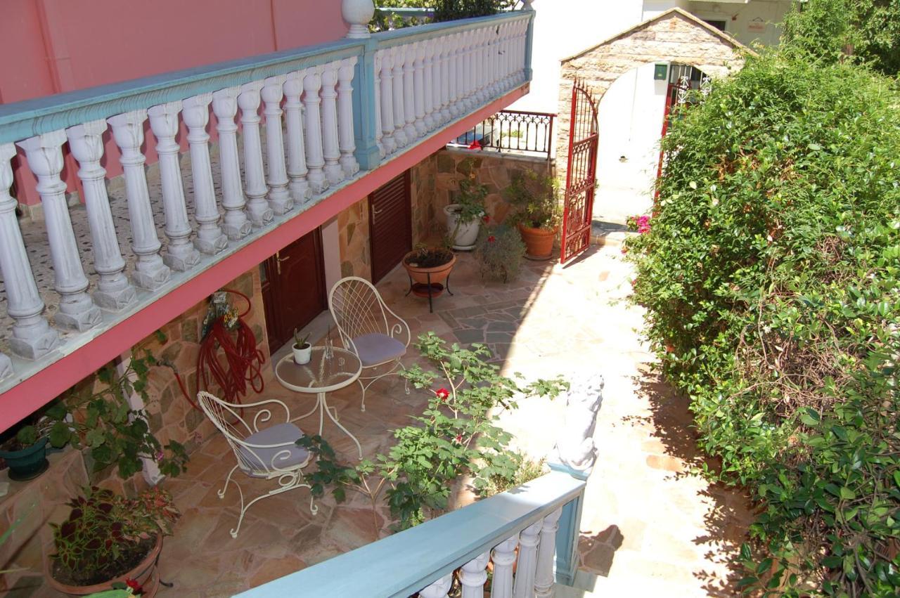 Alkyoni Apartments & Studios Poros  ภายนอก รูปภาพ